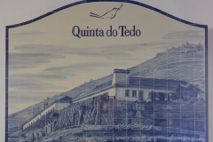 I have always been a fan of the beautiful azulejos found all over Portugal. Here is a great story by Kay Bouchard, co-owner of Quinta do Tedo, regarding the newly installed tiles at their quinta.