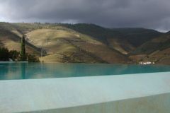 Quinta do Crasto infinity pool and vineyards