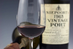 A new way to open a 1963 Niepoort!