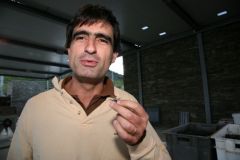 Luis Seabra approving 2008's grape quality